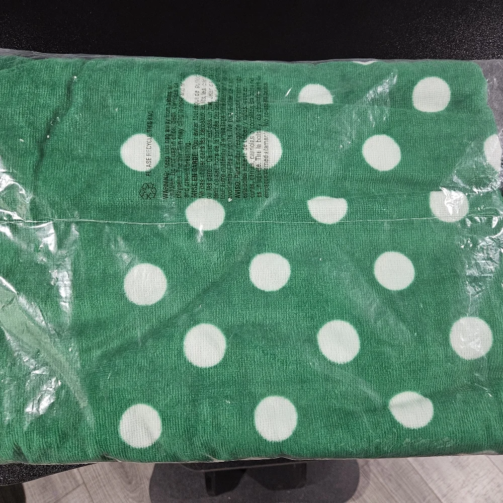 Kate Spade Dot and Spade Green & White Beach Towel- Brand New